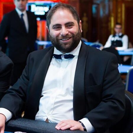 Poker champ James Bond to buy ex-World Series Scottish soccer team