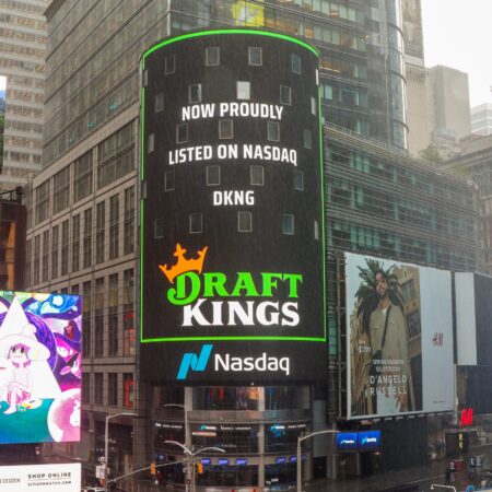 Analyst says DraftKings likely to be affected by Q4 NFL issues similar to FanDuel