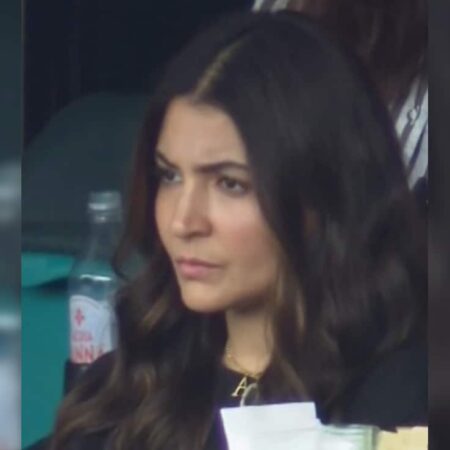 Anushka Sharma's Reaction After Virat Kohli Almost Falls For First-Ball Duck Goes Viral – Watch