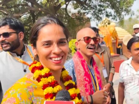 Olympic medallist shuttler Saina Nehwal Visits Maha Kumbh with Father